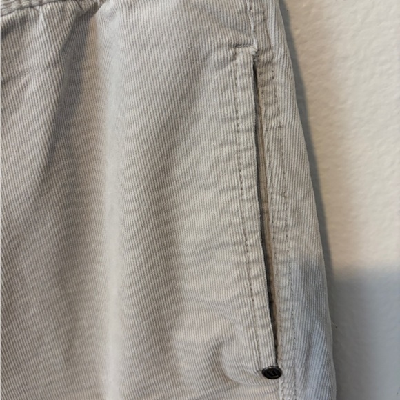 Men's Vuori Optimist Cream Corduroy Shorts sz M $88 - Picture 6 of 6